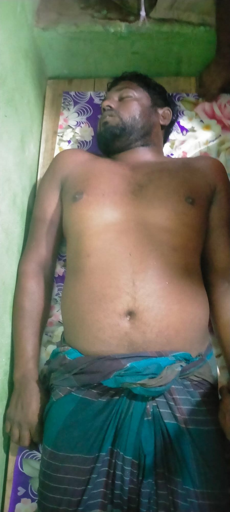সাতক্ষীরার কুড়িকাহুনিয়া লঞ্চঘাটে বজ্রপাতে কাঠমিস্ত্রির মৃত্যু