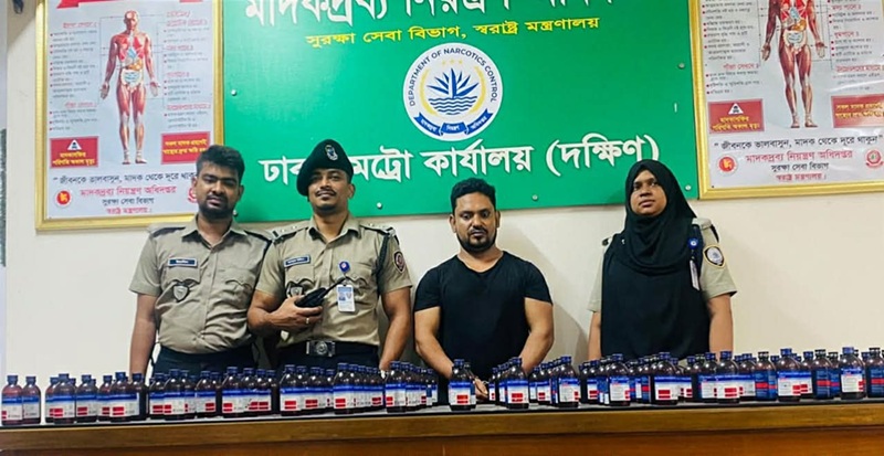 চালের বস্তার মধ্যে বিপুল পরিমাণ ফেন্সিডিল উদ্ধার, গ্রেফতার ১