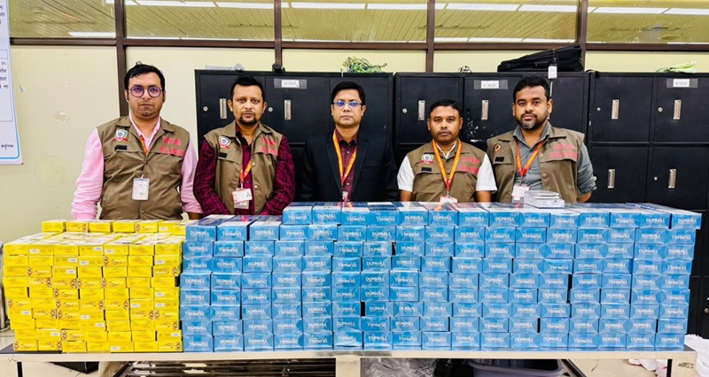 শাহজালালে এক ফ্লাইটের ৩ যাত্রীর ব্যাগেজে ৬৩১ কার্টন সিগারেট
