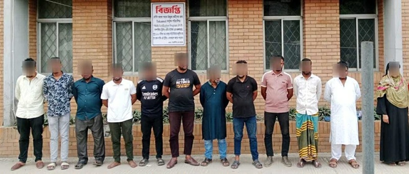 বিদেশে পাঠানোর প্রলোভনে পাসপোর্ট ও অর্থ আত্মসাত, এসআরবির অভিযানে আটক ১২ 