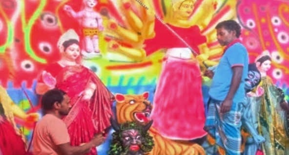 আগৈলঝাড়ায় ১৬৯টি মণ্ডপে দুর্গোৎসবের প্রস্তুতি: শেষ মুহূর্তে চলছে রং তুলির ব্যস্ততা