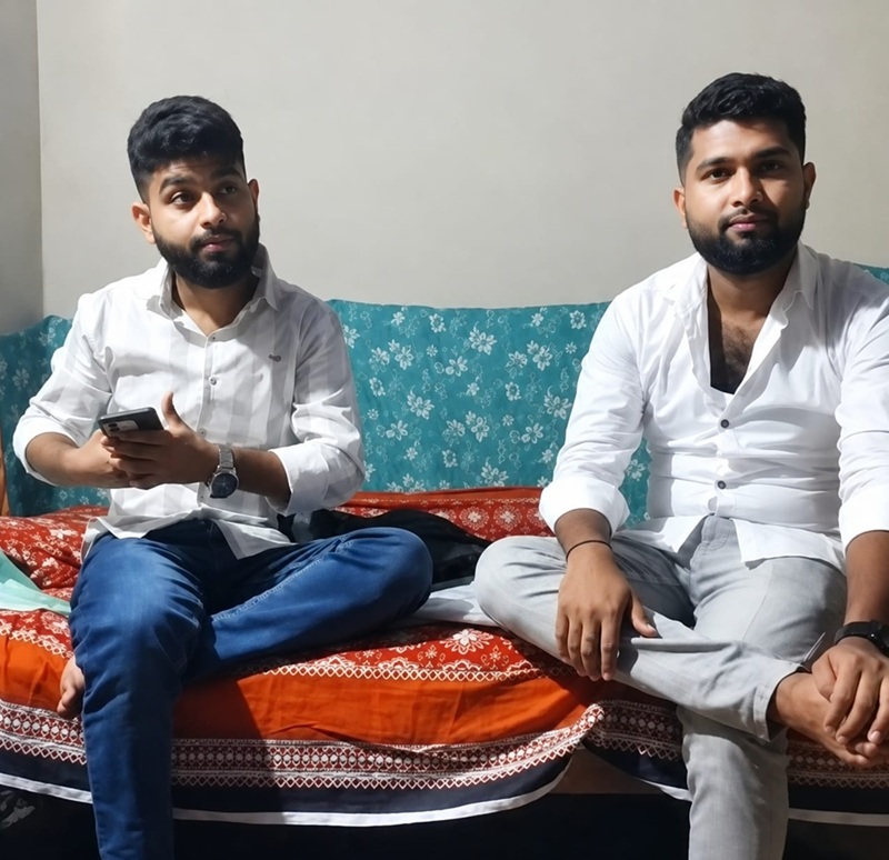 প্রেমের টানে ভারত থেকে জয়পুরহাটে দুইভাই