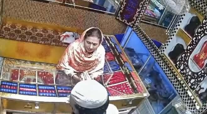 মন্দিরে মন্দিরে ঘুরে প্রতিমার স্বর্ণ চুরি, দম্পতি গ্রেফতার 
