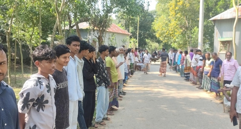 কালিহাতীতে  অসামাজিক কর্মকাণ্ড বন্ধের দাবিতে মানববন্ধন