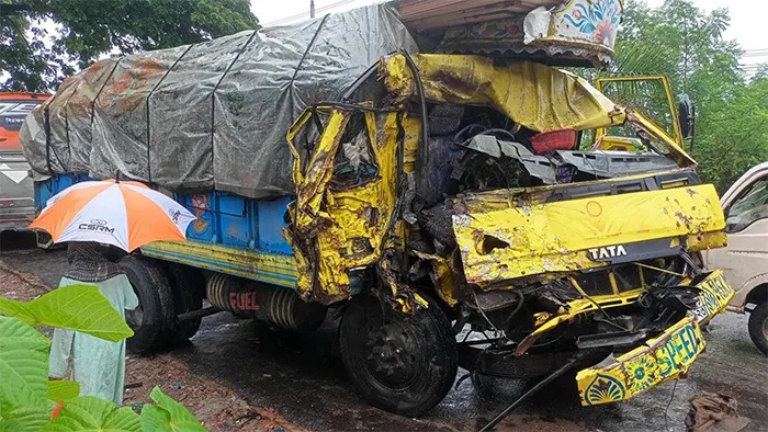 টাঙ্গাইলে বাস-ট্রাক মুখোমুখি সংঘর্ষে নিহত ৪