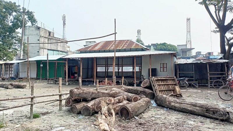 মসজিদের জায়গা দখল করে বিএনপির ক্লাব নির্মাণ