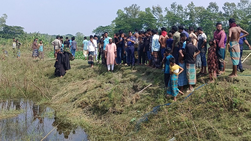 স্ত্রীকে হত্যা করে মাটিচাপা দিলেন স্বামী