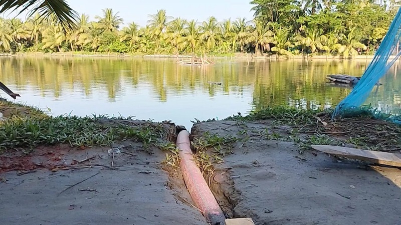 লক্ষ্মীপুরে অবৈধ ড্রেজার মেশিন বসিয়ে বালু উত্তোলনের অভিযোগ