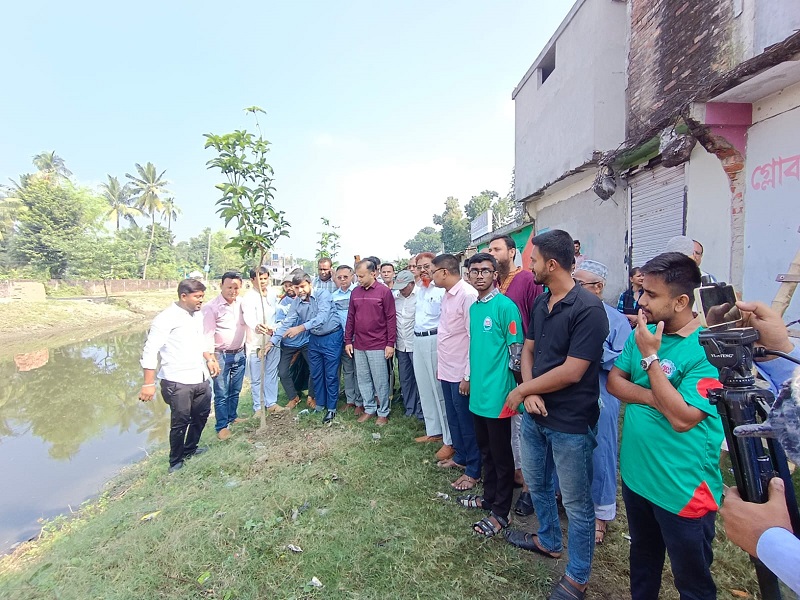 প্রকৃতির মাঝেই জীবনের অস্তিত্ব, প্রকৃতিকে বাঁচাতে বৃক্ষরোপণের কোন বিকল্প নেই: মোস্তাক আহমেদ