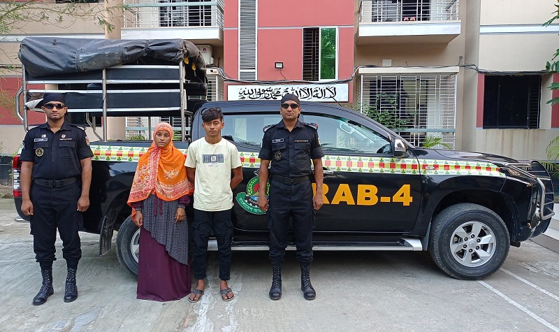 মানিকগঞ্জের ব্ল্যাকমেইল করে শারিরিক সম্পর্কের চেষ্টার কারণে রুবেল হত্যাকান্ড: আটক ২ 