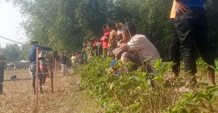 আন্তর্জাতিক আইন লঙ্ঘন: দহগ্রাম সীমান্তের শূন্যরেখায় কাঁটাতারের বেড়া দিলো বিএসএফ