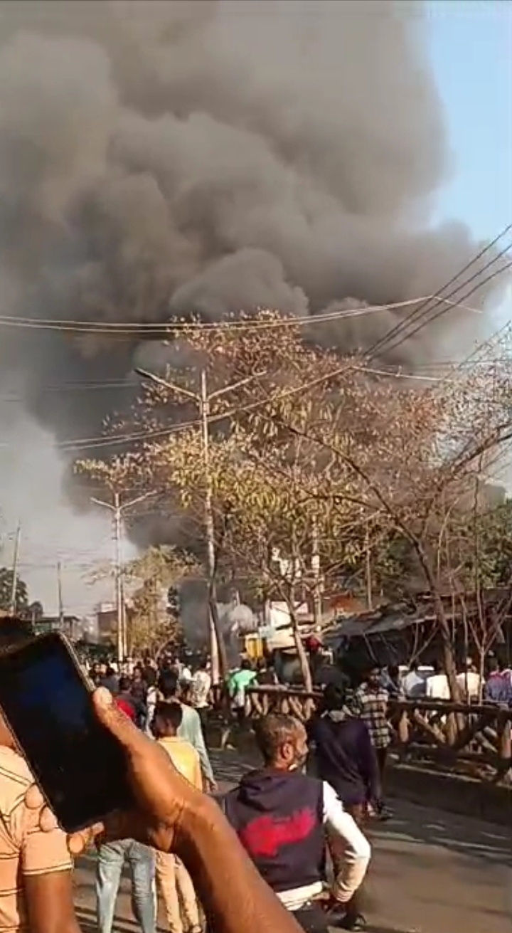 সিলেটের ঝালোপাড়ায় অগ্নিকাণ্ড: মার্কেট  ও বসত ঘর  ভস্মীভূত