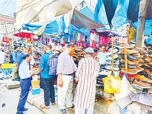 গুলিস্তানে বেপরোয়া চাঁদাবাজি