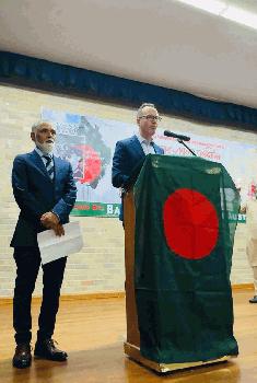 বাংলাদেশে গণতন্ত্র পুনঃপ্রতিষ্ঠায় দ্রুত নির্বাচনের ঘোষণা জরুরি :সিনেটর ডেভিড শোব্রিজ