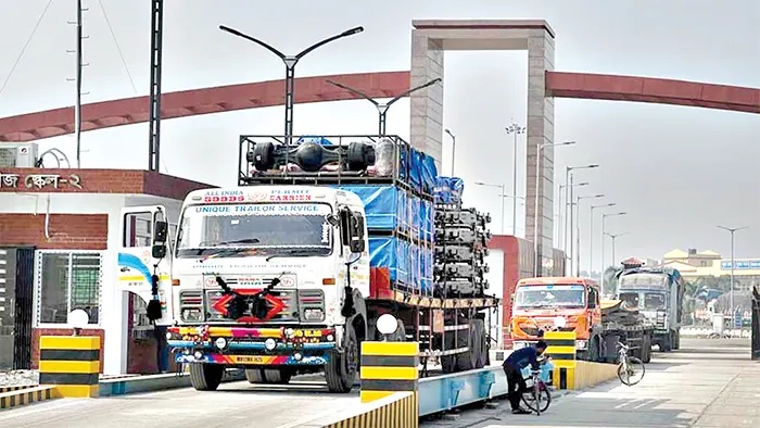 বাংলাদেশ-ভারত বাণিজ্য: টানাপড়েনে ক্ষতিগ্রস্ত কারা?