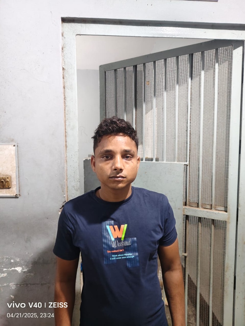 চাঁপাইনবাবগঞ্জে চুরি যাওয়া স্বর্ণালংকার ও টাকা উদ্ধারসহ গ্রেফতার ২