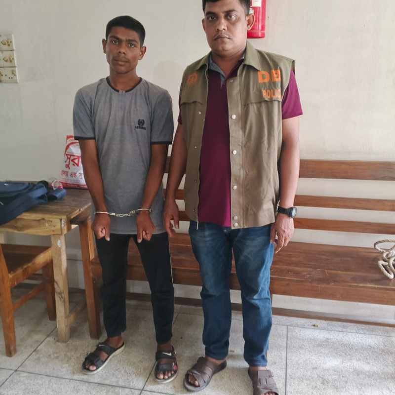 চাকরির প্রলোভন দেখিয়ে অর্থ হাতিয়ে নেওয়ার অভিযোগে সাতক্ষীরায় ভূয়া এনএসআই সদস্য গ্রেপ্তার