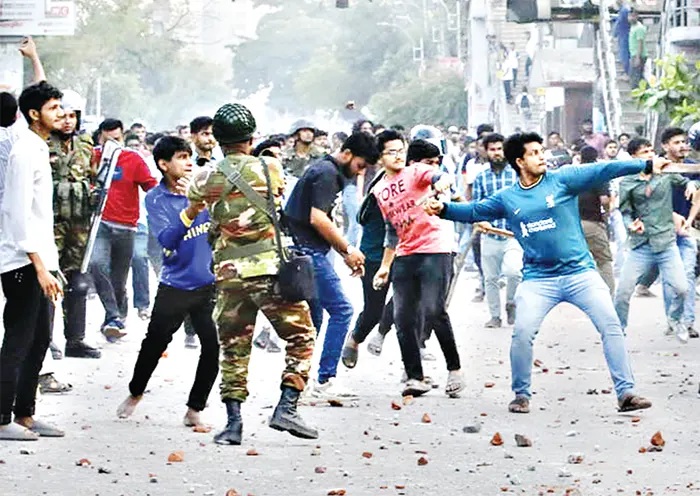 শিক্ষাপ্রতিষ্ঠানে নিয়ন্ত্রণহীন বিশৃঙ্খলা