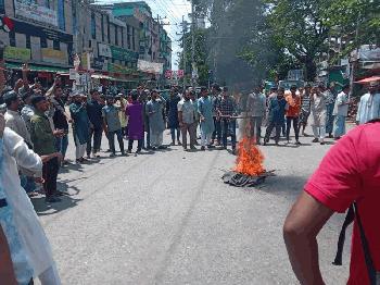 মাও. রইস উদ্দিন হত্যাকারীদের বিচারের দাবিতে বোয়ালখালীতে সড়ক অবরোধ