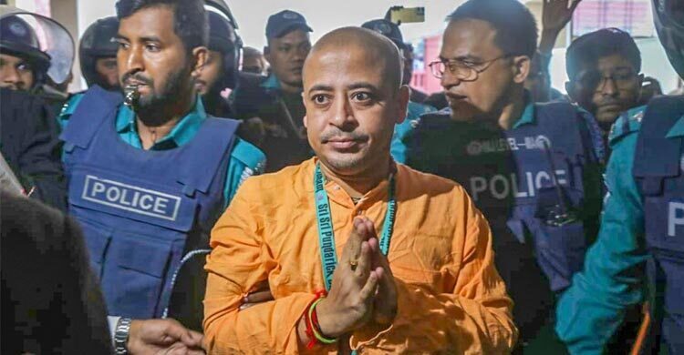 আরও চার মামলায় চিন্ময়কে গ্রেফতার দেখানোর আদেশ