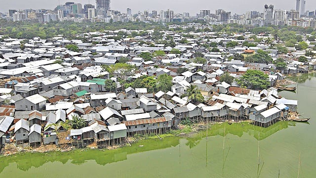 কড়াইল বস্তির চাঁদাবাজির নিয়ন্ত্রণে এখন যারা 
