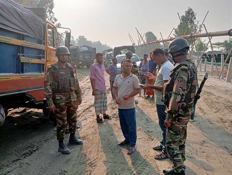 কালিহাতীতে অবৈধ বালুঘাটে যৌথ বাহিনীর অভিযান : জরিমানা আদায়