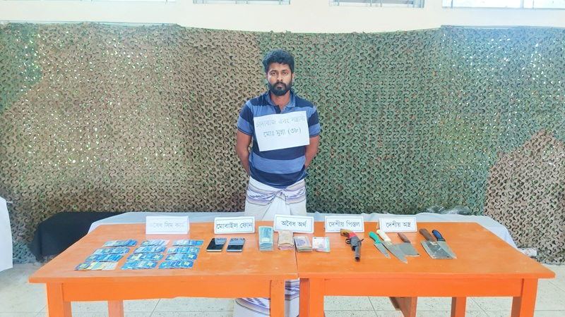 বোয়ালখালীতে সেনা অভিযানে অস্ত্রসহ যুবক আটক