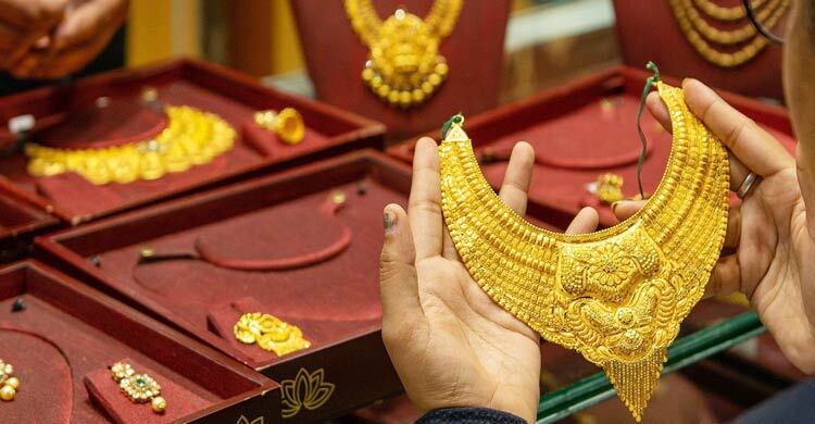 কমার একদিন পরই বাড়লো সোনার দাম