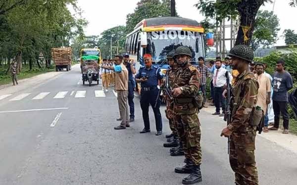 পঞ্চগড়ে সেনাবাহিনীকে নিয়ে বিআরটিএ’র অভিযানে ২৬ হাজার টাকা জরিমানা জরিমানা