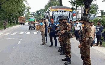 পঞ্চগড়ে সেনাবাহিনীকে নিয়ে বিআরটিএ’র অভিযানে ২৬ হাজার টাকা জরিমানা জরিমানা