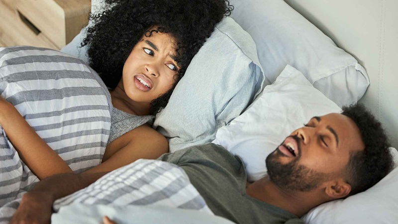ঘুমের মধ্যে কথা বলেন? কেন এমন হয় জানুন