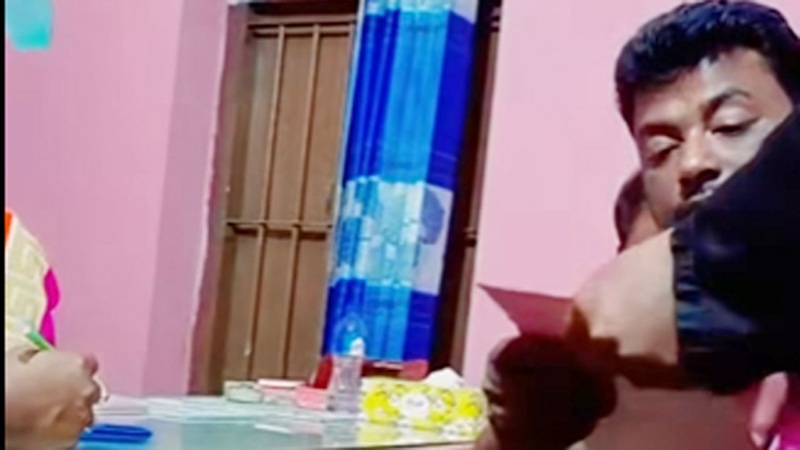 ‘৬ হাজার টাকার চাইল পাইতাছো, ২০০ টাকা দিতে সমস্যা কি?’