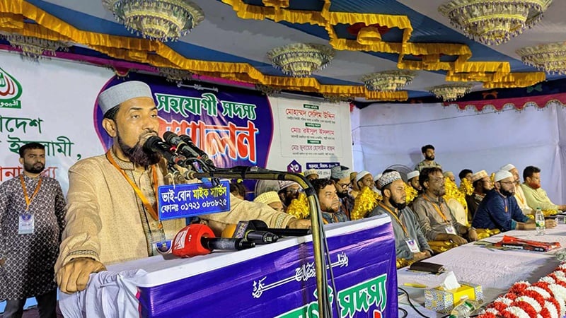 ‘শহিদ পরিবারের সঙ্গে কথা না বলে আপনি যেতে পারেন না’