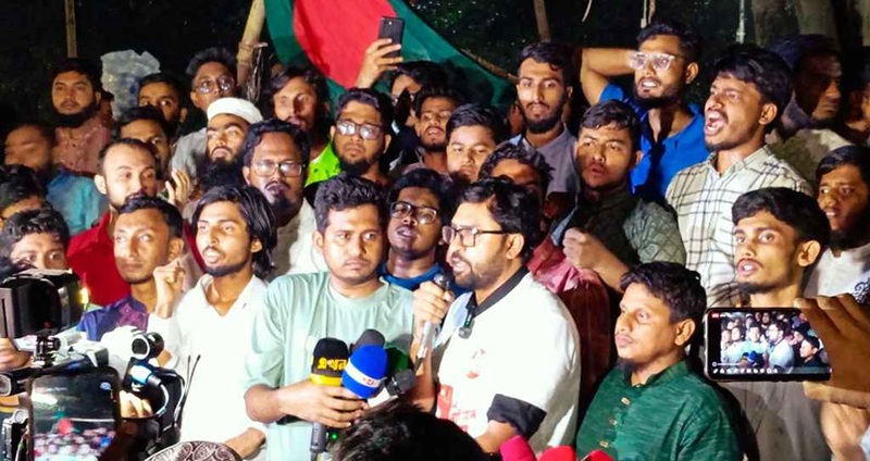 দুই উপদেষ্টাকে ‘ভারতের চর’ আখ্যা দিয়ে অপসারণের দাবি