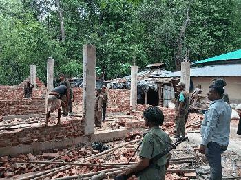 রামুতে বনের জমিতে গড়ে ওঠা ৪টি  বাড়ি  উচ্ছেদ