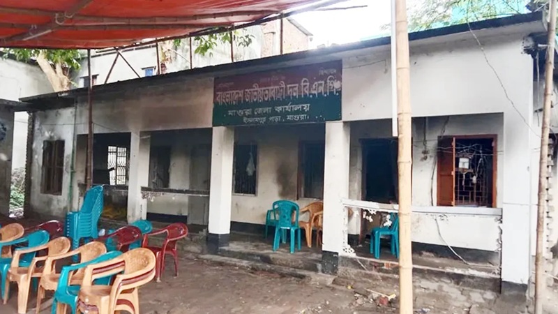 বিএনপি অফিস ভাঙচুর, সাকিবের বাবাকে প্রধান আসামি করে মামলা