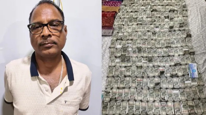 ভয়ে জানালা দিয়ে কাড়ি কাড়ি টাকা ফেলে দিলেন সরকারি কর্মকর্তা