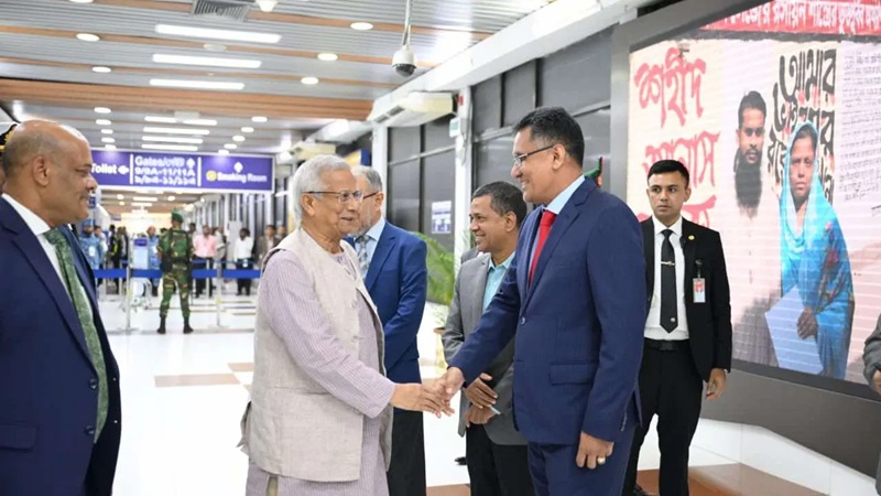 দেশে পৌঁছেছেন ড. মুহাম্মদ ইউনূস