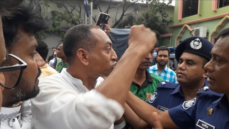 কুষ্টিয়ায় ‘পোড়া থানা’র কার্যক্রম উদ্বোধনে বিএনপি-এনসিপির হট্টগোল