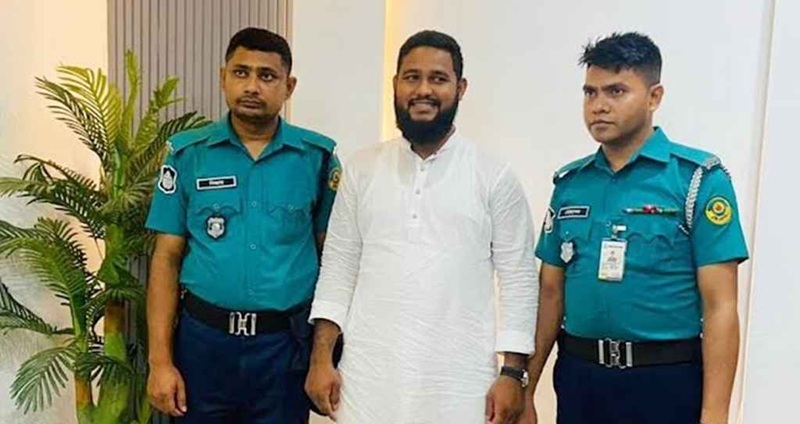 ওসি বললেন গ্রেপ্তার, ৭৫ মিনিট পর সেই আকাশের স্ট্যাটাস