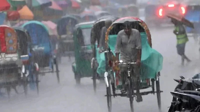 ২৪ ঘণ্টায় অতি ভারি বর্ষণ হতে পারে ঢাকাসহ ৪ বিভাগে, ভূমিধসের শঙ্কা
