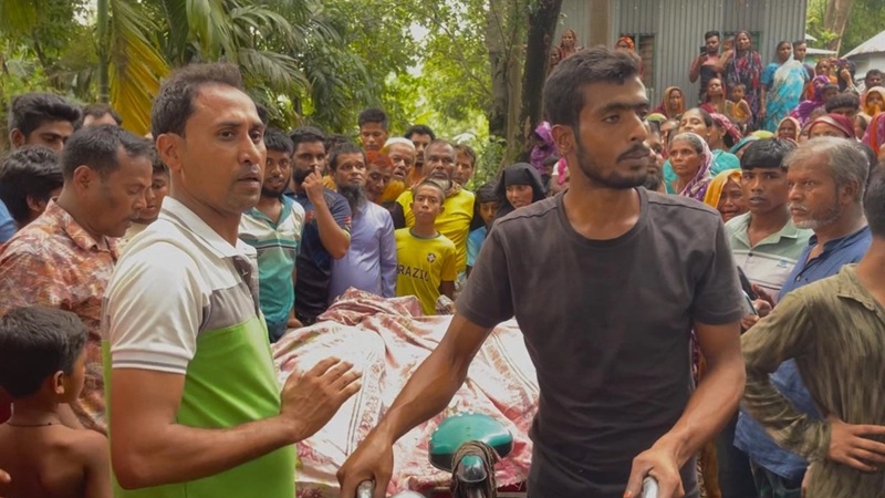 বিছানায় পড়ে ছিল মা ও দুই ছেলের মরদেহ