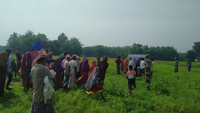 সীমান্তের শূন্যরেখায় শেষবার মায়ের মুখ দেখলেন মেয়েরা