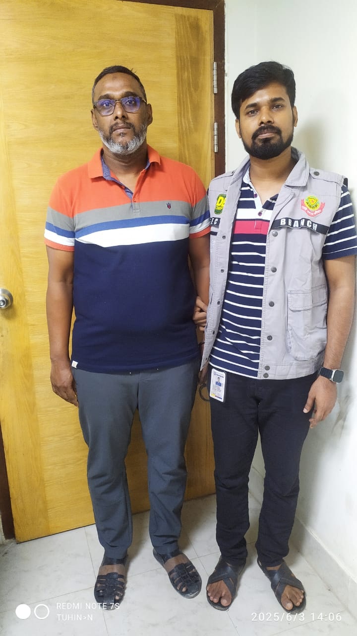 কুখ্যাত শীর্ষ সন্ত্রাসী কিলার মূসা ডিবি পুলিশের হাতে আটক