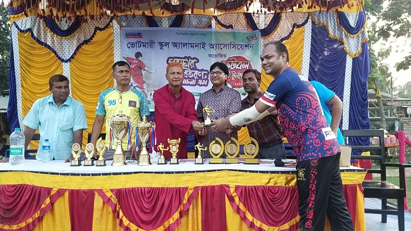 পবিত্র ঈদুল আযহা উপলক্ষে ভোটমারী স্কুলের প্রাক্তন ছাত্রদের নিয়ে ফুটবল টুর্নামেন্ট