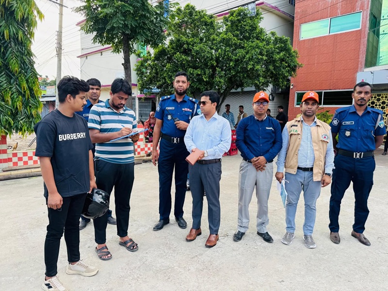লক্ষ্মীপুরে সড়ক পরিবহন আইনে ১২ মটরসাইকেল চালককে জরিমানা