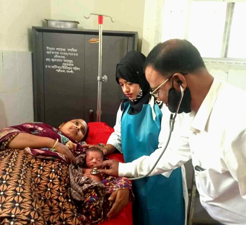 ঈদের ছুটিতেও পত্নীতলায় পরিবার পরিকল্পনা, মা ও শিশু স্বাস্থ্যসেবা অব্যাহত