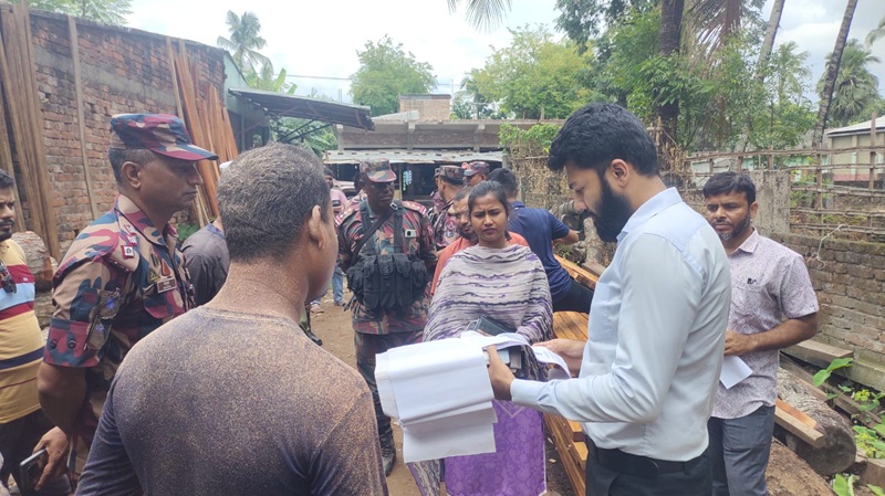 সাতক্ষীরায় আটত্রিশ লক্ষ টাকার কাঠ জব্দ, ৩ প্রতিষ্ঠানকে জরিমানা