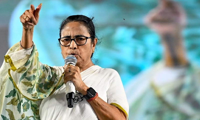 বাংলায় কথা বললেই বাংলাদেশে পাঠিয়ে দেওয়া হচ্ছে : মমতা