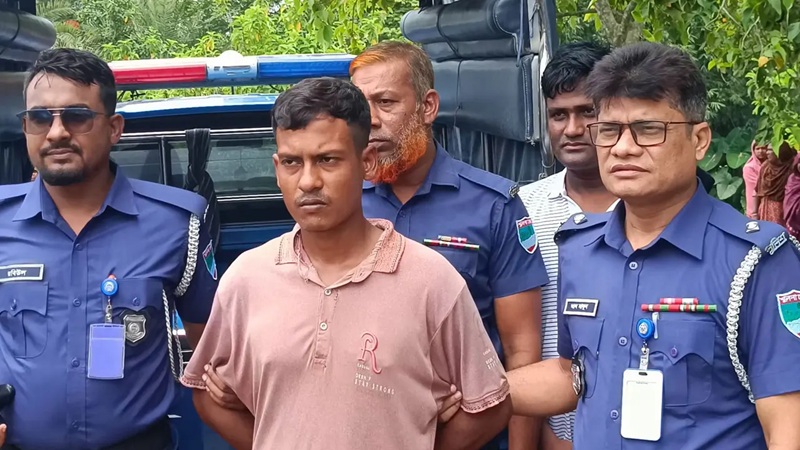 মাঠে বাবাকে খুন করে বাড়িতে গিয়ে জানাল ছেলে